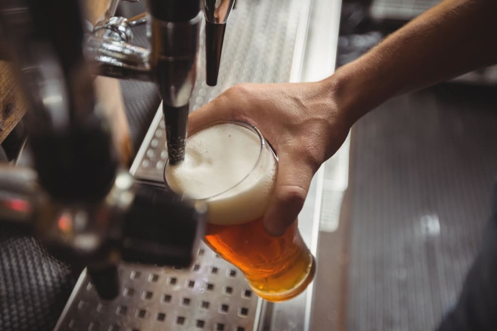 The craft beer industry appeals to a growing demographic of educated, urban consumers seeking diversity in flavor and experience (Source: Freepik)